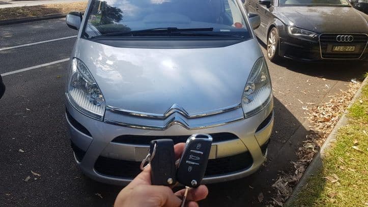 citroen c4 picaso 2013 remote key image