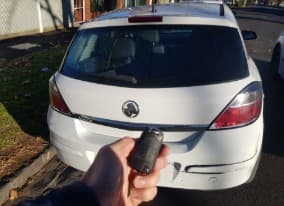 holden astra 2007 remote key image