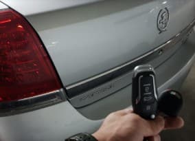 holden caprice 2007 remote key image