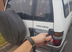 holden jackaroo 2002 key only image