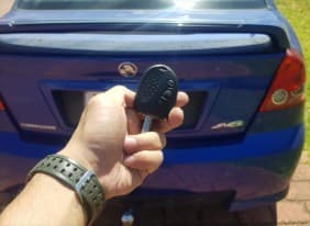 holden vz commodore remote key image