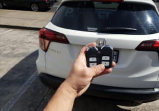honda hrv 2017 Smart Key image