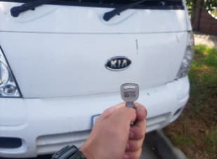 kia k2900 2009 key only image