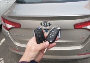kia optima 2011 remote key image