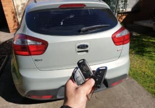 kia rio 2012 remote key image