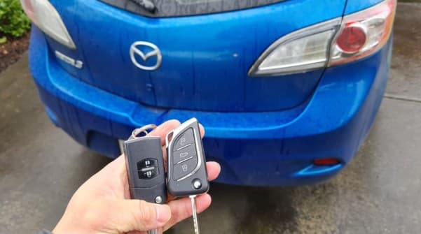 mazda 3 remote key image