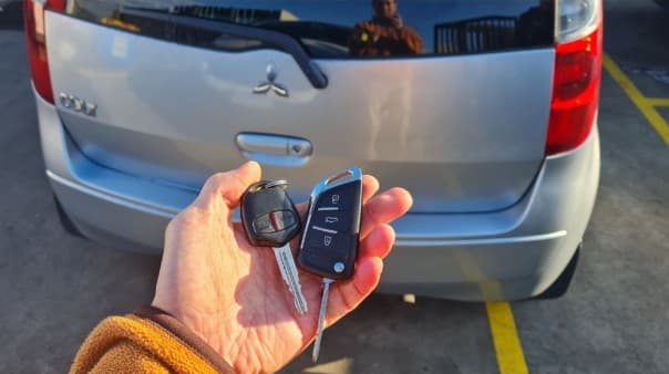 mitsubishi colt 2011 remote key image