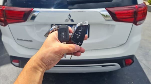 mitsubishi outlander 2017 remote key image