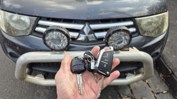 mitsubishi triton 2011 remote key image