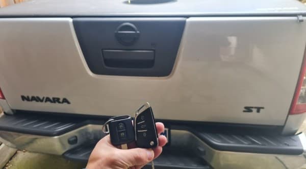 nissan navara 2010 remote key image