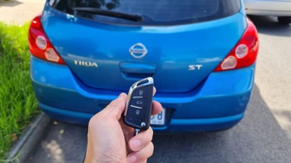nissan tiida remote key image