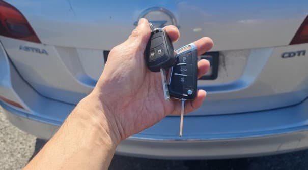 opel astra 2015 remote key image