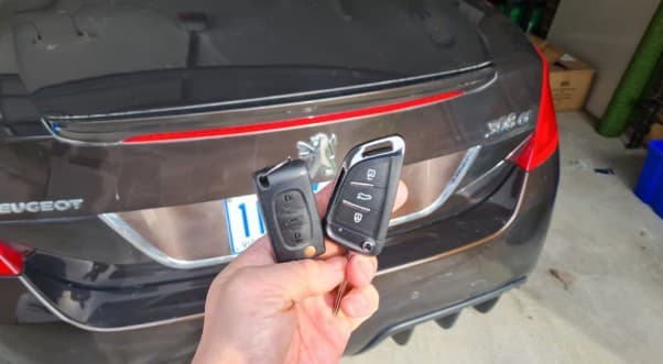peugeot 308 2013 remote key image