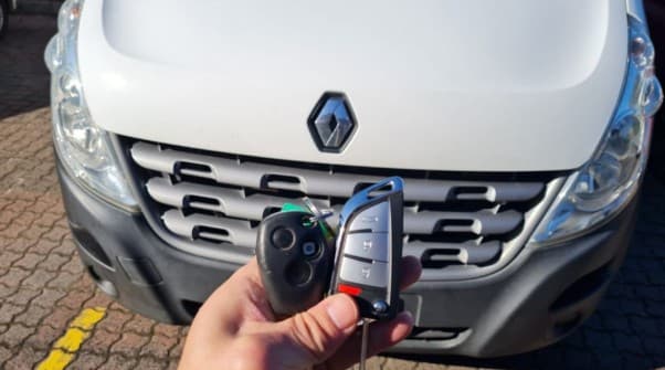 renault master 2013 remote key image