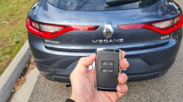 renault megane 2016 smart key image