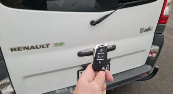 renault trafic 2012 remote key image