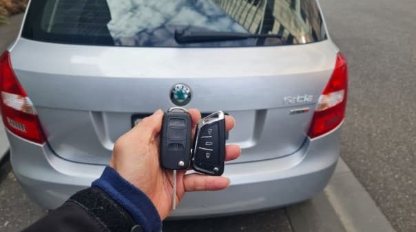 skoda fabia 2012 remote key image