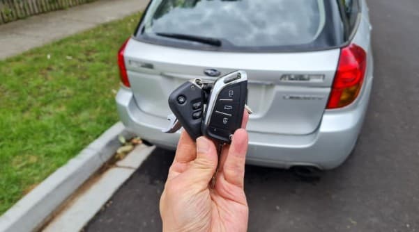 subaru liberty 2009 remote key image