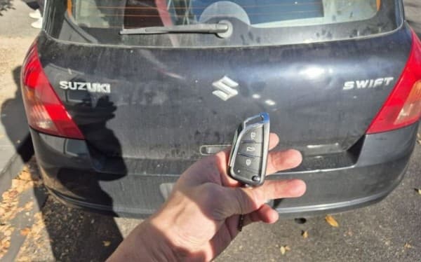 suzuki swift 2006 remote key image