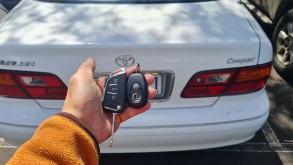 toyota aurion 2002 remote key image