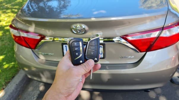 toyota camry 2017 remote key image