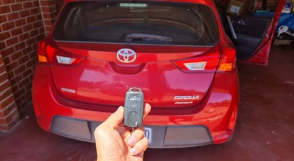 toyota corolla 2014 remote key image