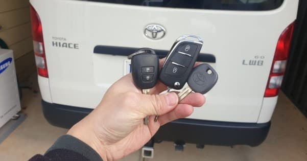 toyota hiace 2016 remote key image