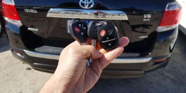 toyota kluger 2009 remote key image