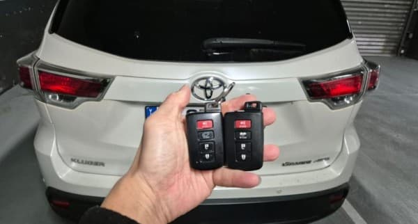 toyota kluger 2015 smart key image