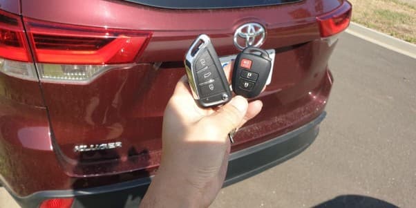 toyota kluger 2016 remote key image