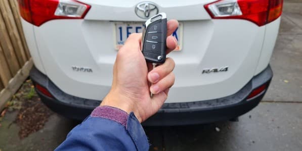 toyota rav4 2015 remote key image