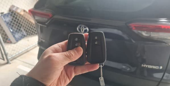 toyota rav4 2020 smart key image