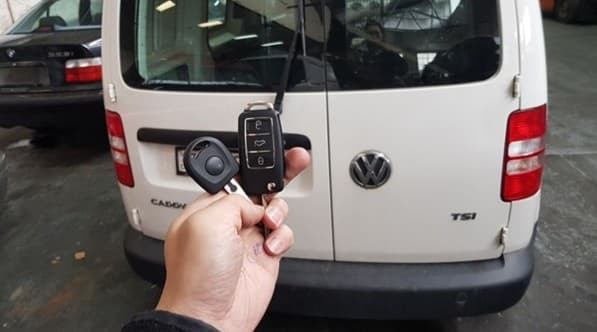 vw caddy 2012 remote key image