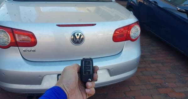 vw eos 2009 remote key image